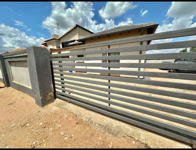 3 BEDROOM HOUSE FOR SALE IN SOUTHERN GATEWAY